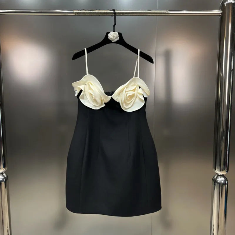 L New Arrival Sleeveless Petals Appliques Design Contrast Color Slim Waist Short Dress
