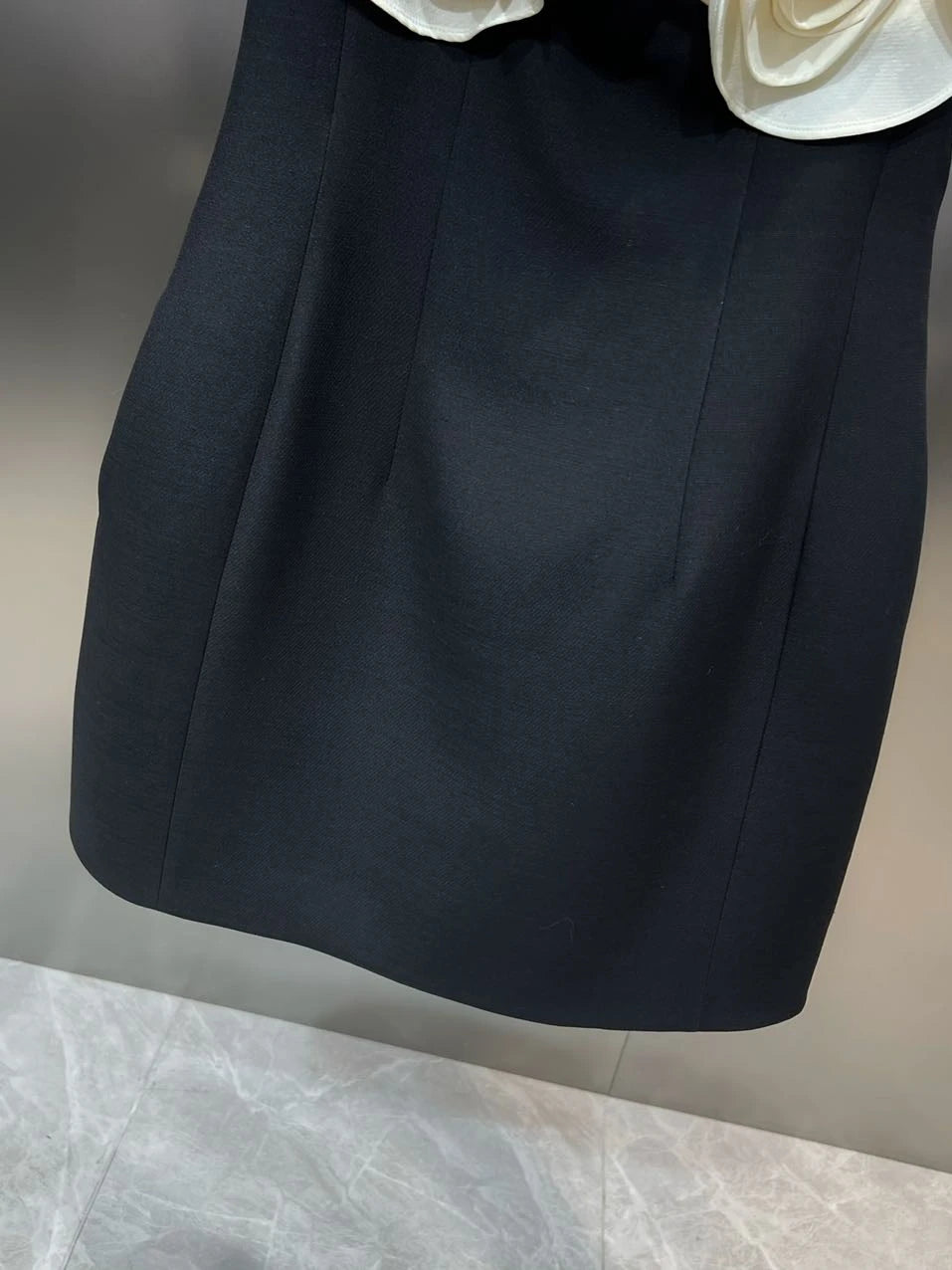 L New Arrival Sleeveless Petals Appliques Design Contrast Color Slim Waist Short Dress