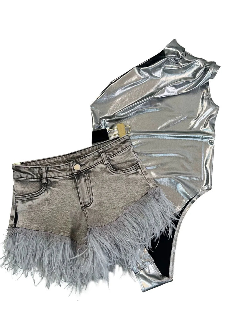 Design Summer Slanted Shoulder Sleeveless Metal Tank Top Feather Tassel Denim Shorts Set