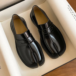 New Spring 2024 Small Leather Shoes with Split Toe and One Foot, Horseshoe and Pig Feet, Fashionable and Unique Single Shoes