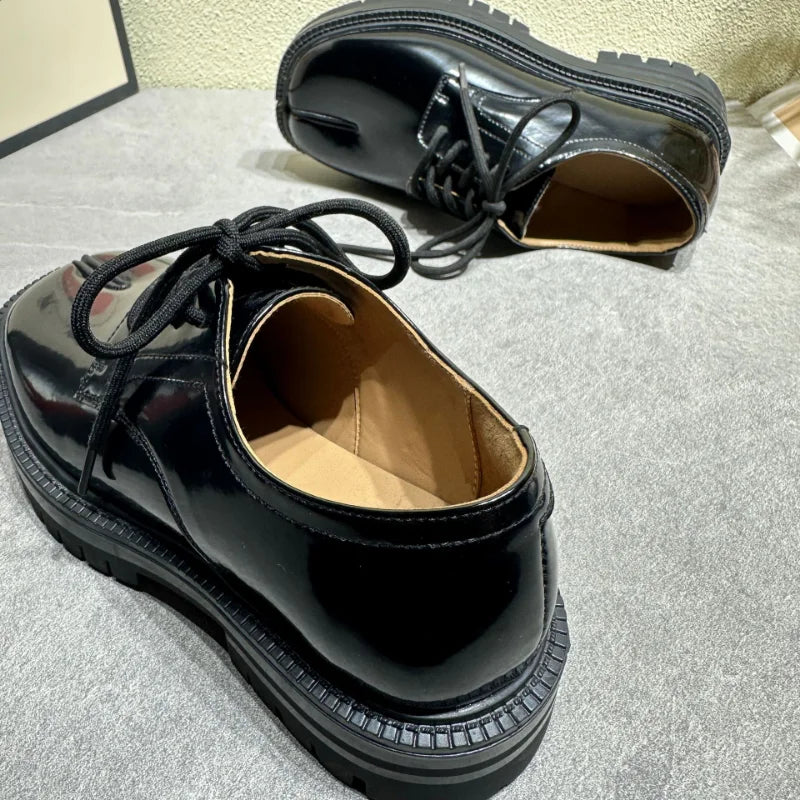 New Spring 2024 Small Leather Shoes with Split Toe and One Foot, Horseshoe and Pig Feet, Fashionable and Unique Single Shoes